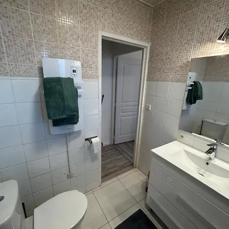 Jolie Villa Independante Climatisee 3 Chambres Tout Confort 6 Couchages, Piscine Chauffee 4 X 8 Disponible De Mai A Fin Septembre, Jacuzzi 4 Places, Boulodrome Eclaire, Ping-Pong, Wifi, Proche Commerces Animaux Domestiques Sur Demande Bretenoux Extérieur photo