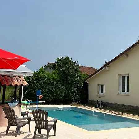 Jolie Villa Independante Climatisee 3 Chambres Tout Confort 6 Couchages, Piscine Chauffee 4 X 8 Disponible De Mai A Fin Septembre, Jacuzzi 4 Places, Boulodrome Eclaire, Ping-Pong, Wifi, Proche Commerces Animaux Domestiques Sur Demande Bretenoux Extérieur photo