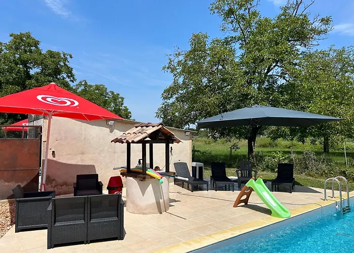 Jolie Villa Independante Climatisee 3 Chambres Tout Confort 6 Couchages, Piscine Chauffee 4 X 8 Disponible Selon Meteo De Mai A Fin Septembre, Jacuzzi 4 Places, Boulodrome Eclaire, Ping-Pong, Wifi, Proche Commerces Animaux Domestiques Sur Demande