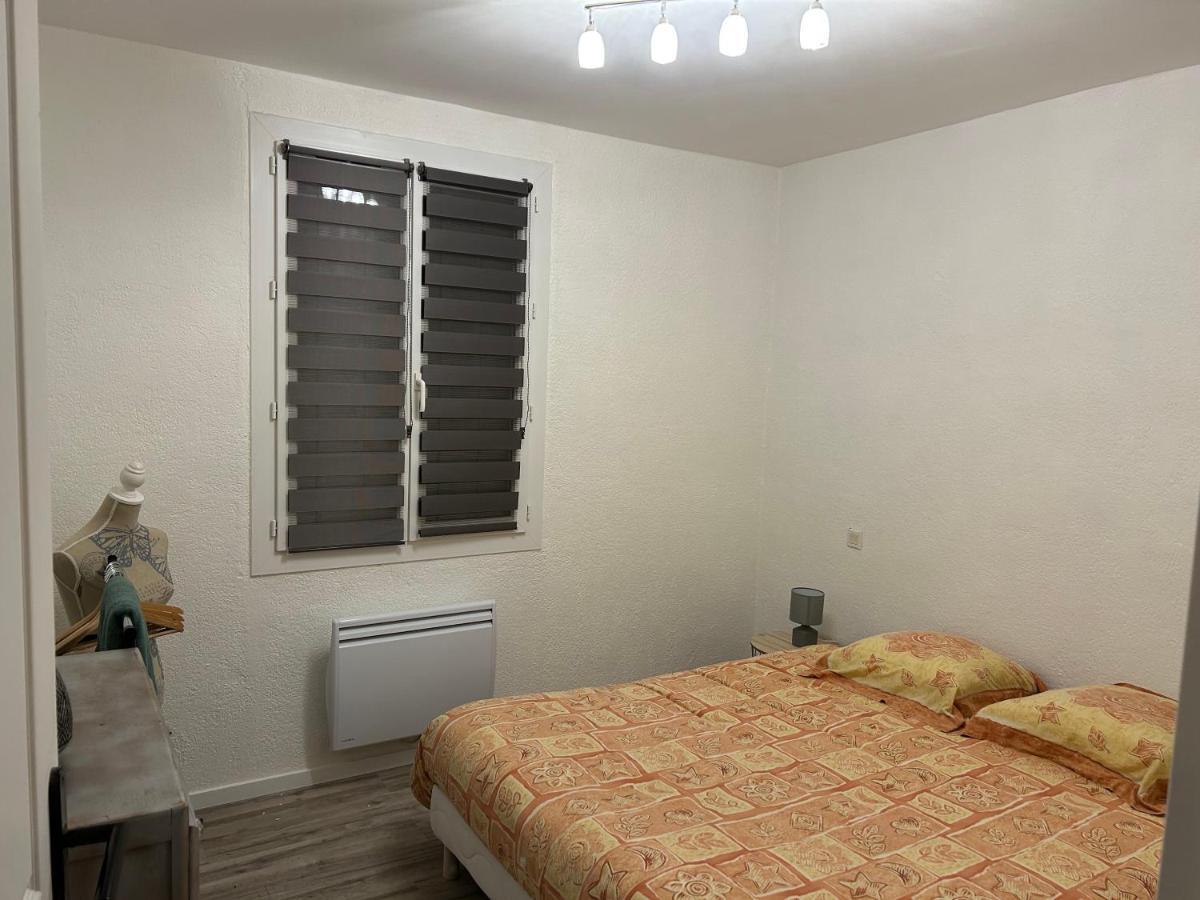 Jolie Independante Climatisee 3 Confort 6 Couchages, Piscine Chauffee 4 X 8 Disponible De Mai A Fin Septembre, Jacuzzi 4 Places, Boulodrome Eclaire, Ping-pong, Wifi, Proche Commerces Animaux Domestiques Sur Demande Villa