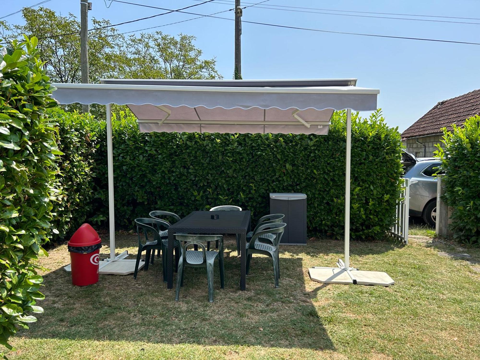 Jolie Independante Climatisee 3 Confort 6 Couchages, Piscine Chauffee 4 X 8 Disponible De Mai A Fin Septembre, Jacuzzi 4 Places, Boulodrome Eclaire, Ping-pong, Wifi, Proche Commerces Animaux Domestiques Sur Demande * Bretenoux